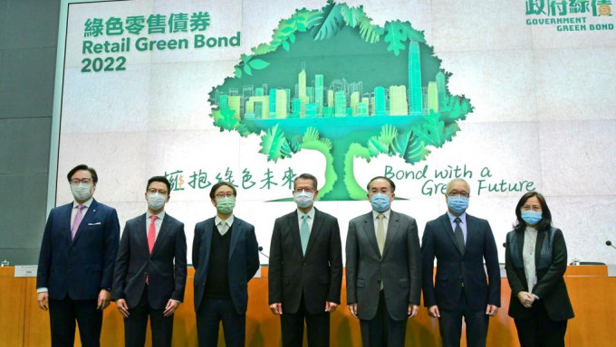 政府在周二曾舉行發行綠色零售債券記者會。資料圖片