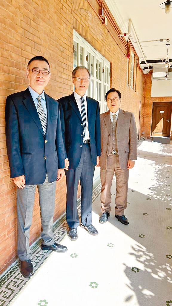 苏绍聪律师（左）、陈泽铭律师（右）主持的《国安法事件簿》，本集嘉宾为林峰教授（中）。