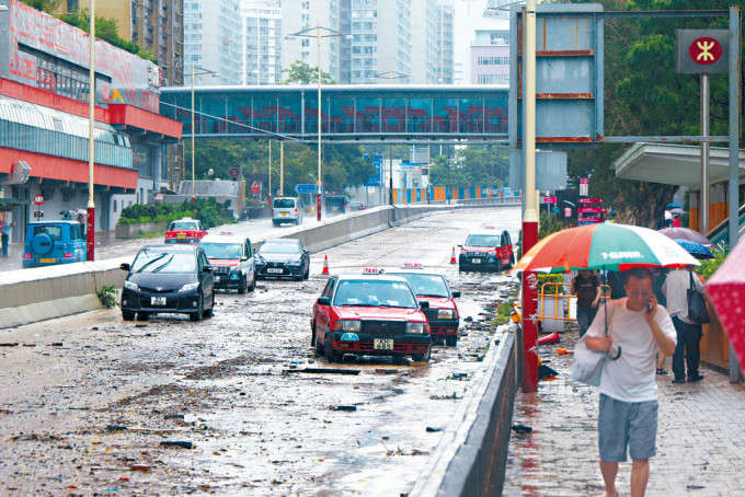 去年9月「世紀暴雨」期間，深圳排洪前45分鐘通報本港警務處，引起關於粵港澳大灣區應急管理合作的進一步討論。