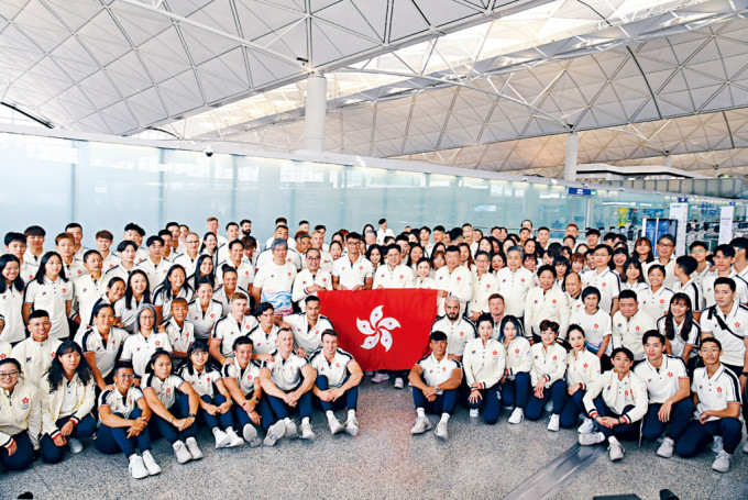 中國香港代表團昨日出發參加在杭州舉行的第19屆亞運會。