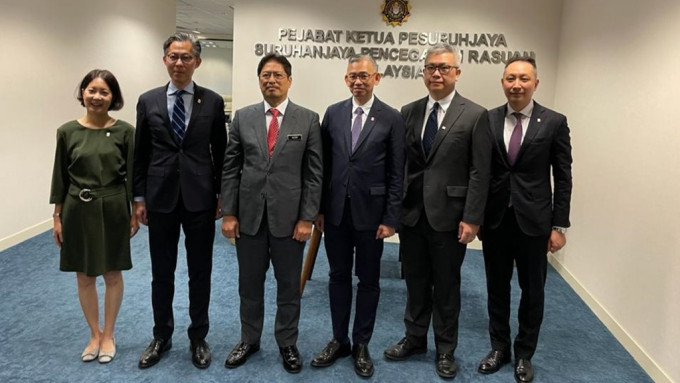 廉政專員胡英明(右三)率領代表團到訪馬來西亞反貪污委員會。