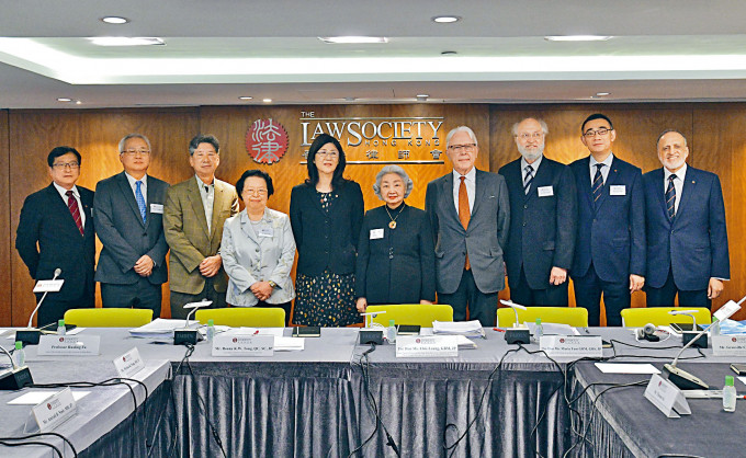 香港律师会昨举办国家安全立法圆桌会议。