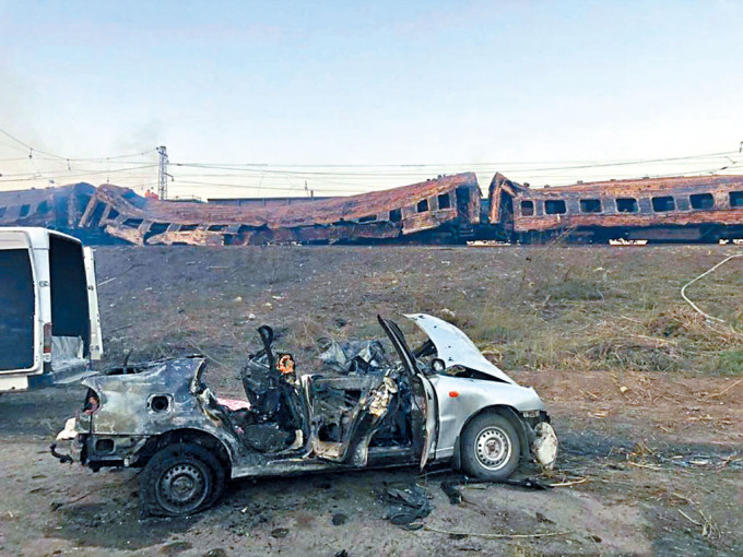 烏克蘭東部卓別林鎮一列火車，周三被俄軍火箭擊中，釀多人死傷。