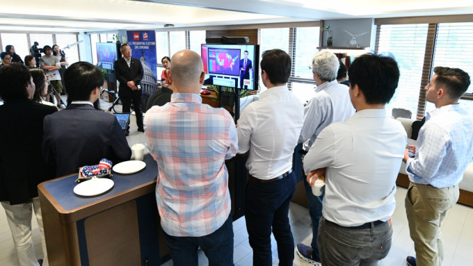 香港美国商会今日在中环举行选举活动，直播美国大选开票。