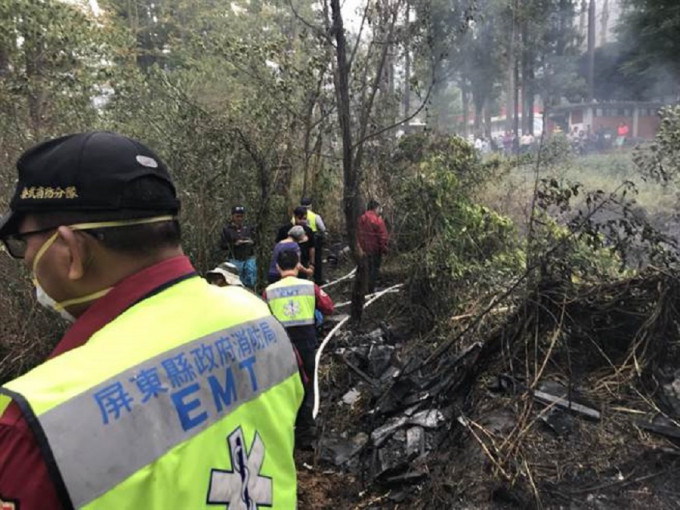 台灣軍方無人機屏東縣小學旁墜毀起火。網上圖片