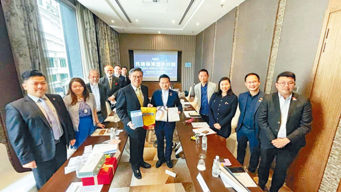 星马团昨早拜访马来西亚中华总商会，就香港防疫政策及大湾区机遇交流意见。