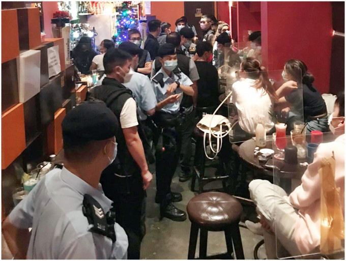 警方在中區加強巡查酒吧和食肆。