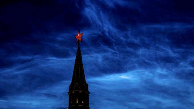 7月4日克里姆林宮上空可見夜光雲。路透社