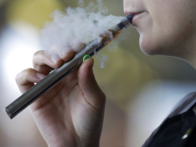 美國電子煙相關肺病增至近1300宗。AP