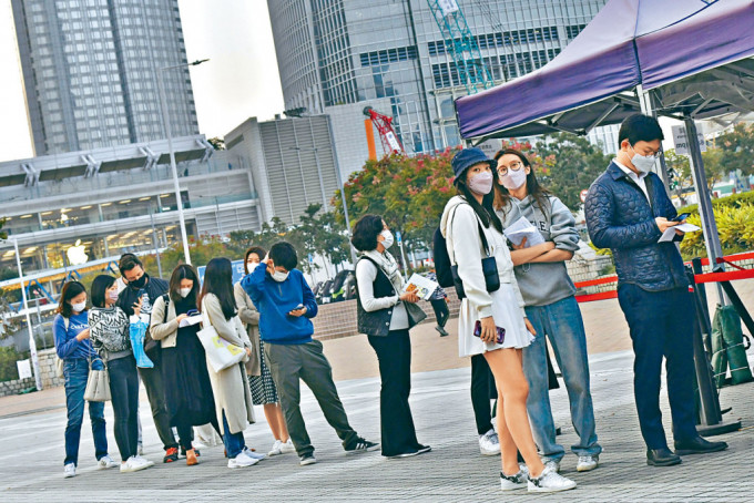 香港入境內地人士需持四十八小時內核酸檢測陰性結果。