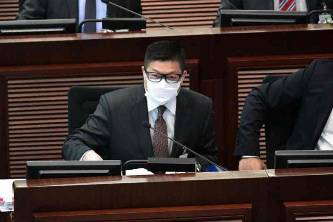 邓炳强出席立法会特别财务委员会。