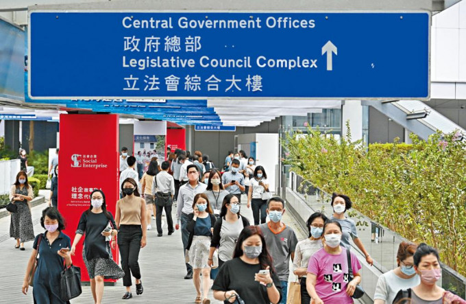 政府二月中在政府大樓及辦公處所推行「疫苗氣泡」。