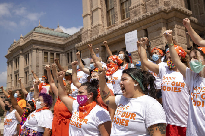 示威人士日前抗议德州的反堕胎新法。美联社资料图片
