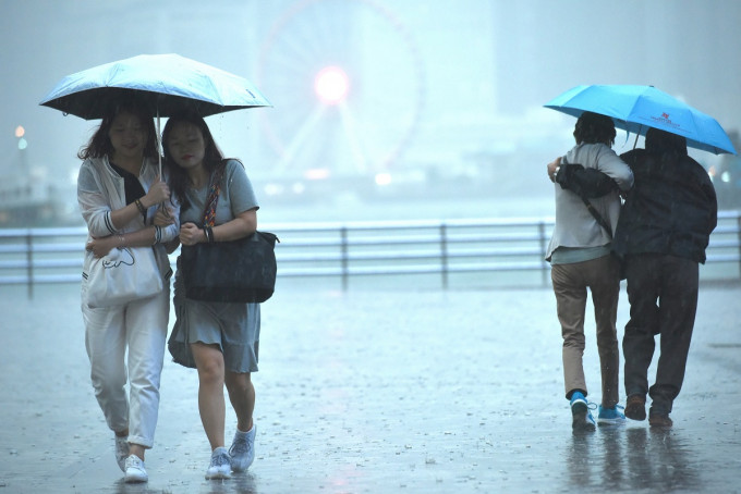 与热带风暴卢碧相关的外围雨带正影响广东沿岸。资料图片