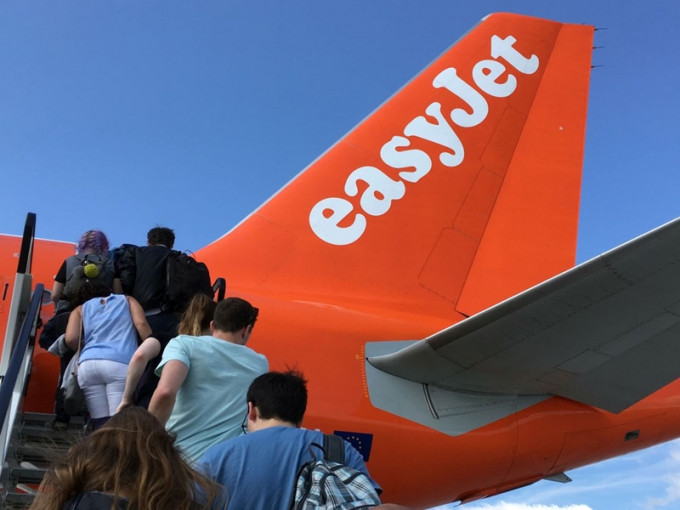 倫敦蓋特威克機場透過廉航 easyJet 進行一項為期兩個月的試驗計畫，採用新方法安排旅客登機。　網圖