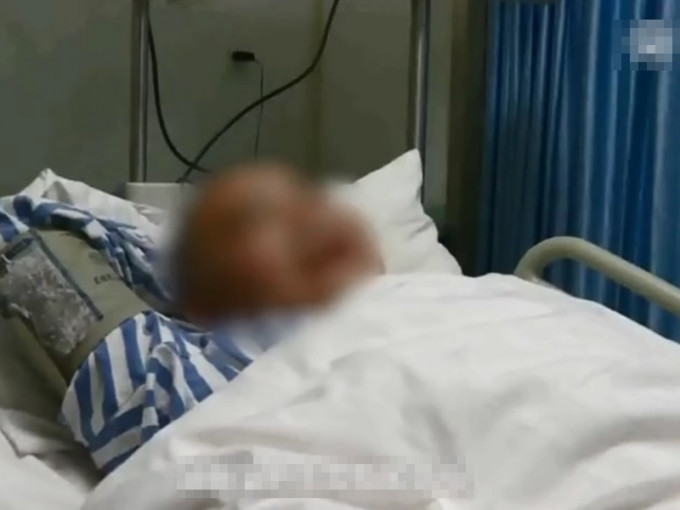 湖南一名男子因生吞鱼胆结果引发急性中毒被送进医院。  网上图片