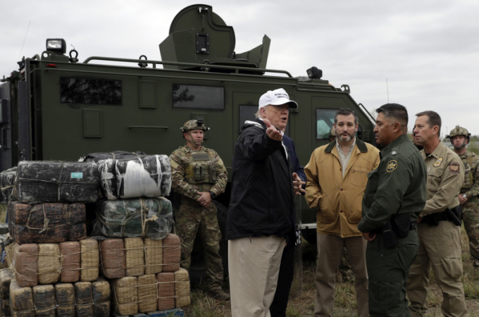 美国总统特朗普到得州接壤墨西哥边境地区视察。AP