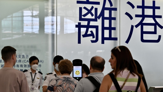 機場離境稅擬增至200元 「減辣」修訂未通過 委員：支持票已比預期多