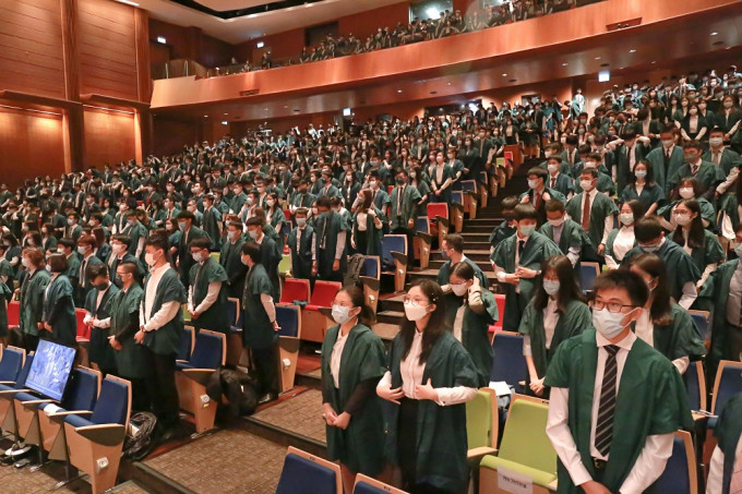 香港大学昨举行新生入学礼，