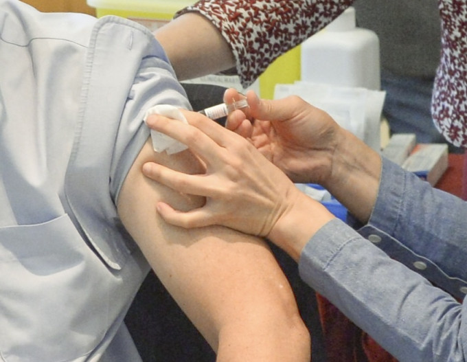 衞生署暫停長者中心流感疫苗注射。資料圖片