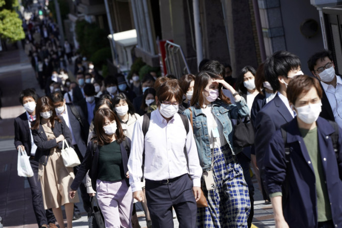 日本增95宗確診，是4月以來首次降至雙位數。AP圖