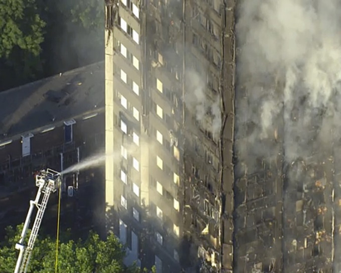 倫敦住宅大廈大火，最少六人死亡。AP