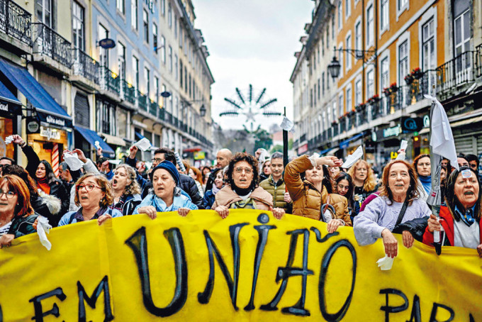 葡萄牙教師上周六在首都里斯本示威，要求加薪。