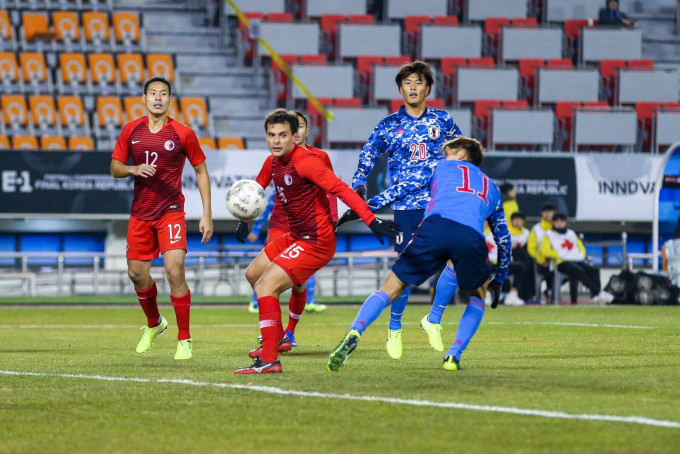 港队(红衫)以0:5大败日本。相片由足总提供