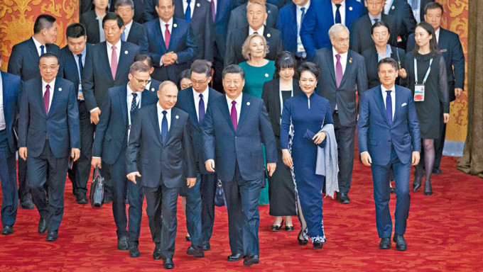 2019年，习近平在北京欢迎出席「一带一路」高峰论坛的各国政要。