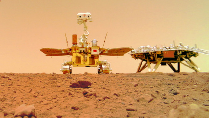 火星探测「著巡合影」图。新华社