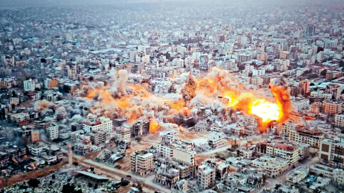 以军的影片显示他们炸毁加沙城巴勒斯坦广场地下的地道网络。