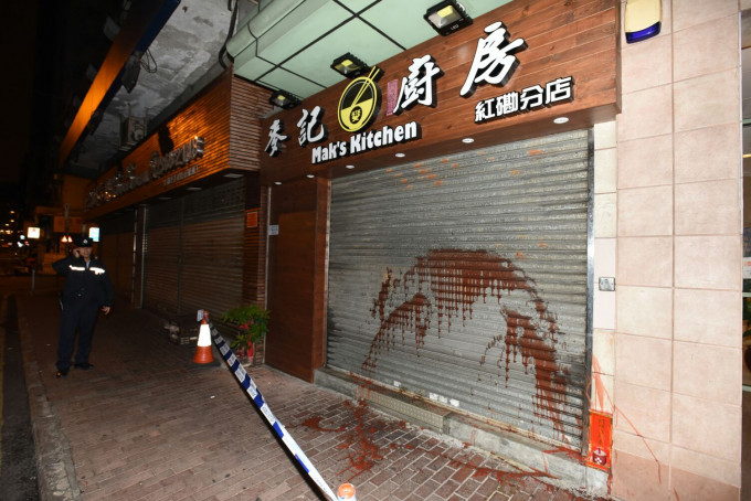 寶其利街一間中式食店遭淋啡油。