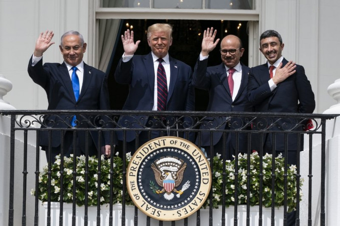 以色列与阿联酋和巴林在白宫签署关系正常化协议。AP图片