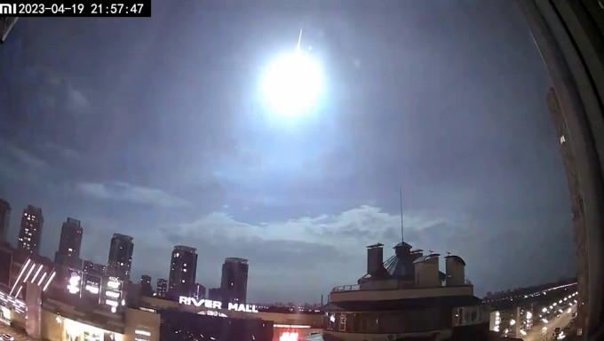 烏克蘭首都基輔上空現巨大光球，烏官員指是美衛星墜落，NASA否認。