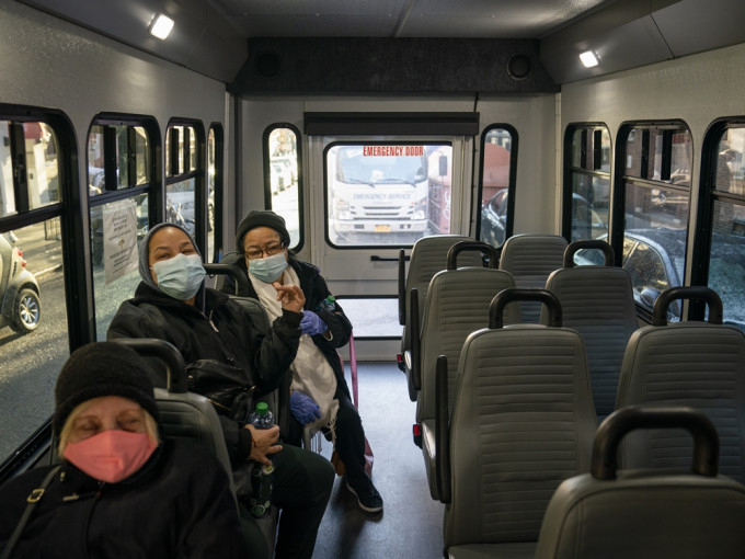 美国强制全国市民乘搭公共交通工具时，必须佩戴口罩。AP资料图片