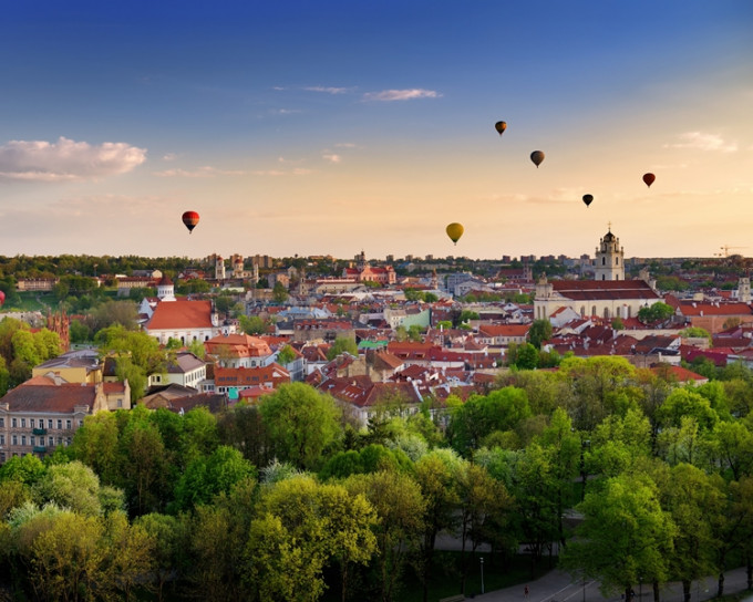 参加这项壮举的热气球，有部分来自中国、波兰、邻国拉脱维亚及爱沙尼亚。网图