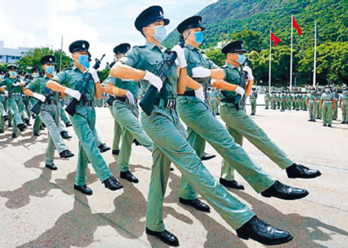 今年七月一日踏入香港回归祖国二十五周年，警队当日开始全面转用中式步操。