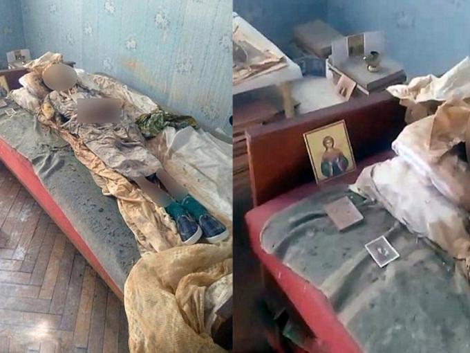 警方在老婦寓所沙發上發現穿上衣服鞋襪的乾屍（左圖），屍體旁有宗教肖像等雜物（右圖）。（網圖）