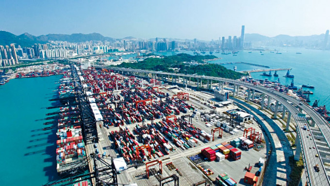 渣打銀行預測，香港出口平均每年增長近6%，至2030年香港出口將增至9390億美元。