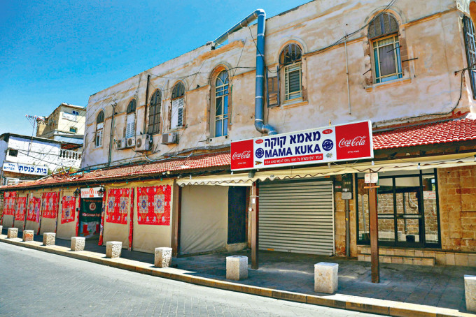 在以色列特拉维夫的雅法阿拉伯社区，店铺响应罢工关门。