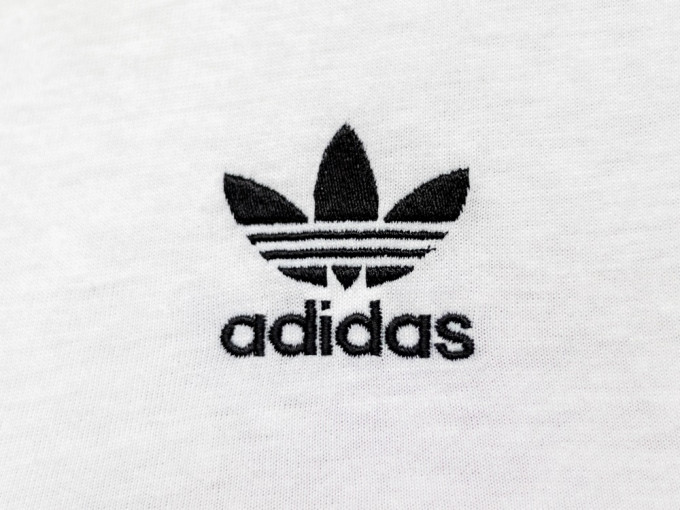 Adidas进军元宇宙NFT。unsplash图片