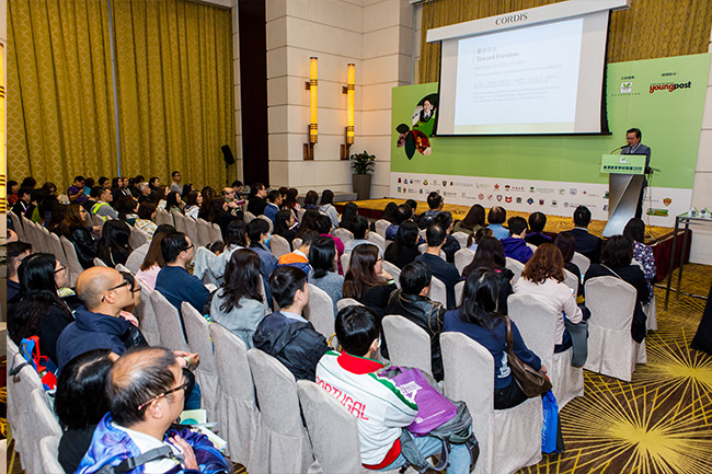 香港直資學校聯展今年首次在網上舉行，將開辦多場講座，家長可按興趣登入參加。