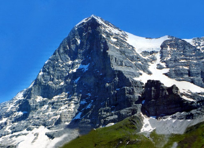 艾格峰位于瑞士少女峰东北方。