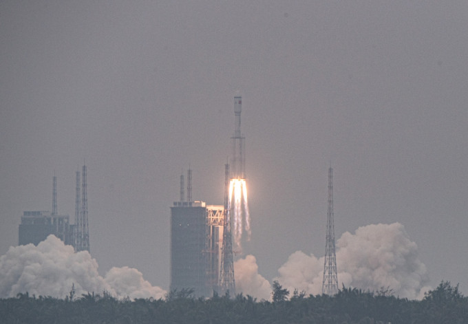 長征八號運載火箭以一箭五星方式首次成功飛行。( 新華社圖片)