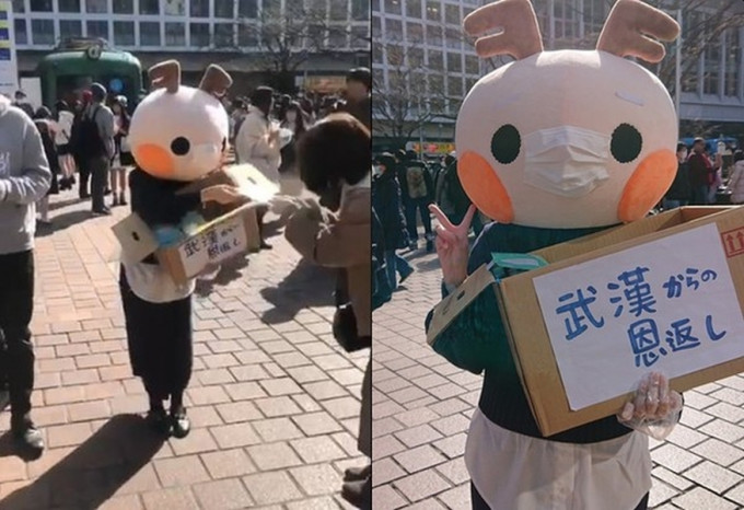 華藉少女穿卡通裝在東京街頭免費發口罩。(網圖)