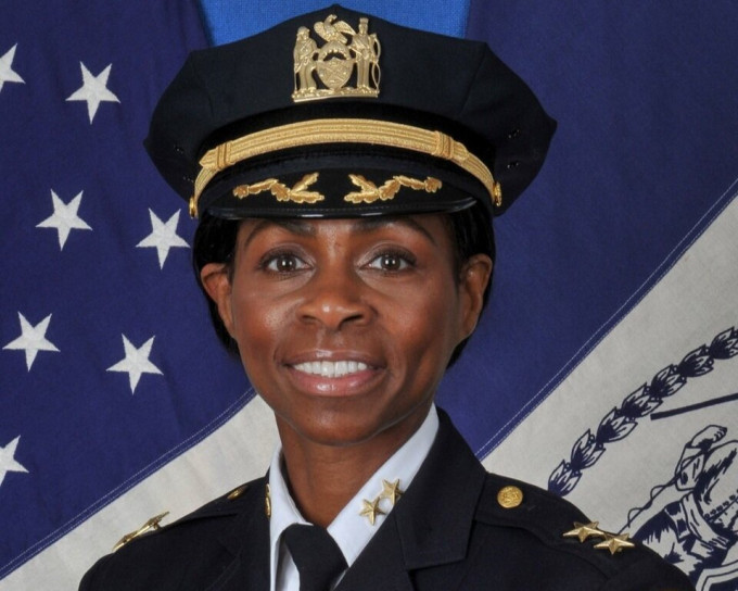 Juanita Holmes成為紐約市警隊歷來首位黑人女警長。網圖