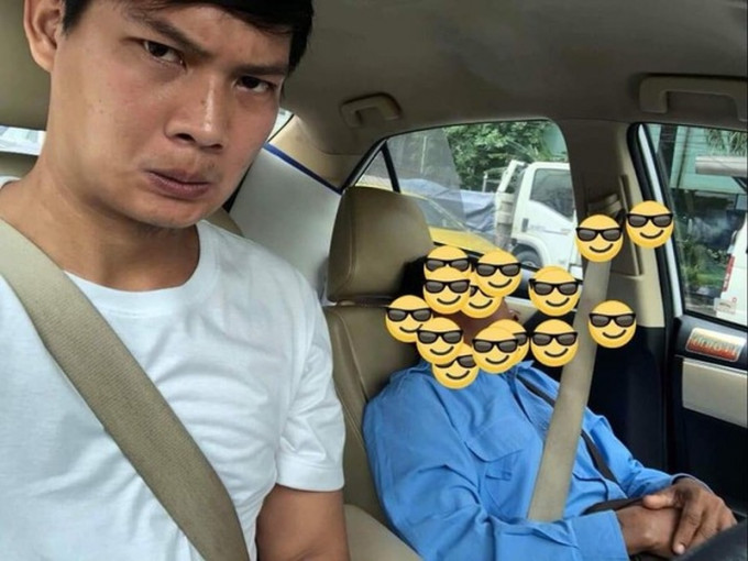 泰国一名的士司机累到打瞌睡，男乘客抓过軚盘自己开。（网图）