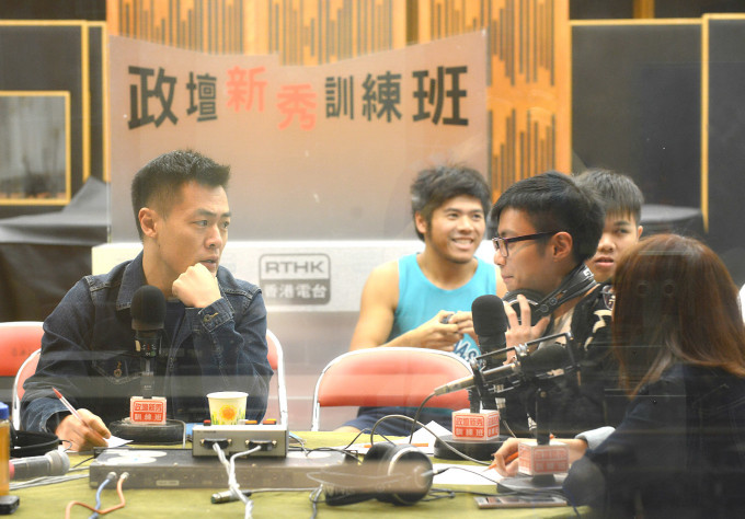 刘鸣炜（左）出席节目指即使是政府委任委员，亦包括不同政见和政党人士。