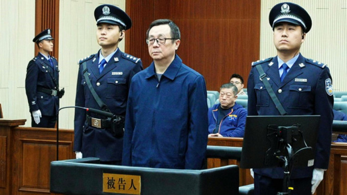 國家開發銀行前副行長周清玉因受賄等罪，遭判刑15年。央視截圖