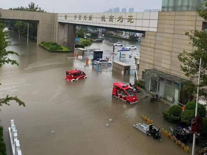 河南师范大学千名学生被困急需物资。